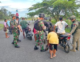 Antisipasi Gangguan Keamanan, Polres Yahukimo dan Satgas Yonif 6 Marinir Gelar Patroli Bersama di Wilayah Kota Dekai