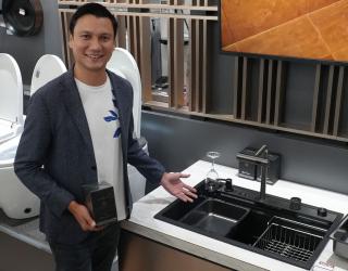GB Sanitaryware-Christian Sugiono Kolaborasi Bagi-bagi Parfum Gratis di Indo Build Tech 2024