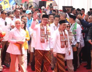 Ridwan Kamil - Suswono Daftar ke KPU DKI Jakarta