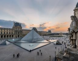 Polisi Prancis Tangkap Dua Pelaku Pencurian Permata Mahkota di Museum Louvre