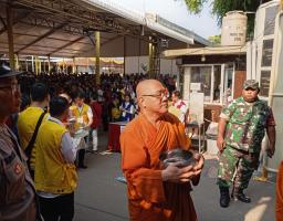 Perayaan yang berlangsung khidmat ini dihadiri 63 bhikkhu dan bhikkhuni anggota Sangha Agung Indonesia. Foto ist