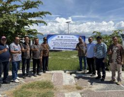 Bersihkan Eceng Gondok Danau Toba, Pelindo dan UHKBNP Luncurkan Program Rumah Kelola Sampah