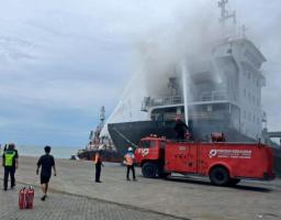 Dramatis! Api Mengamuk di Kapal KM Bintang Mas HSB 7, Ini yang Terjadi