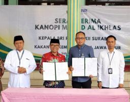 BRI Jemursari Pasang Kanopi Masjid Al Ikhlas, Ibadah Kini Lebih Teduh 