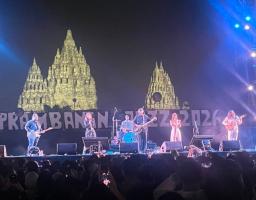 Ribuan Penonton Larut dalam Lagu MLTR di Prambanan Jazz 2026