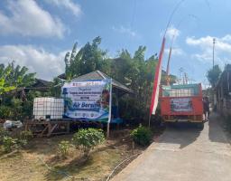 PTPN I Regional 5 Salurkan 3.000 Liter Air Bersih untuk Warga Terdampak Kekeringan di Malang