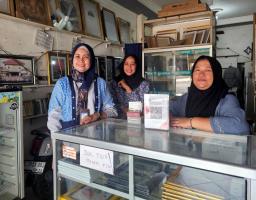 KUR BRI Dukung Suparta Kembangkan Usaha Pigura dan Fotografi di Surabaya