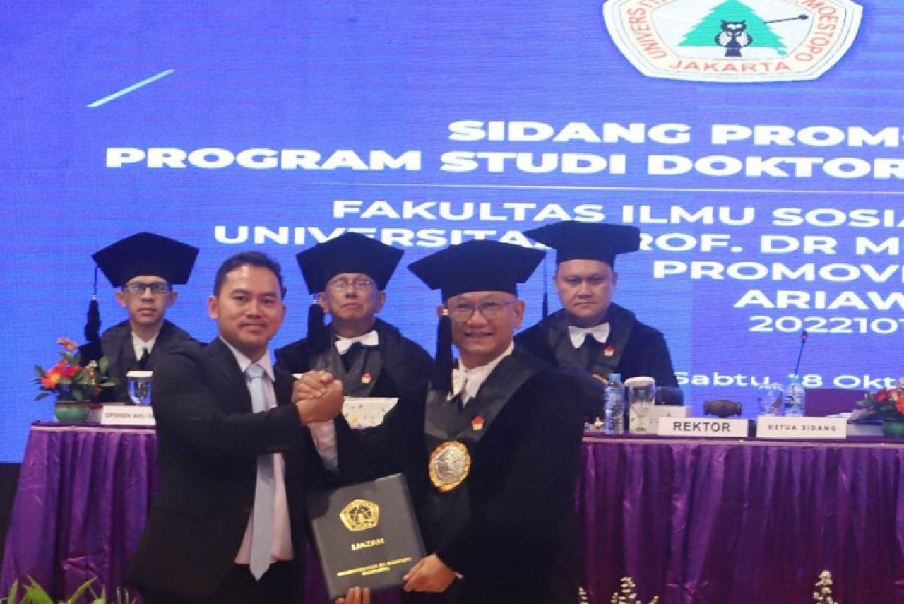 Gelar ini menjadi bukti bahwa anak petani pun bisa meraih pendidikan tertinggi jika memiliki semangat dan tekad kuat. Foto ist