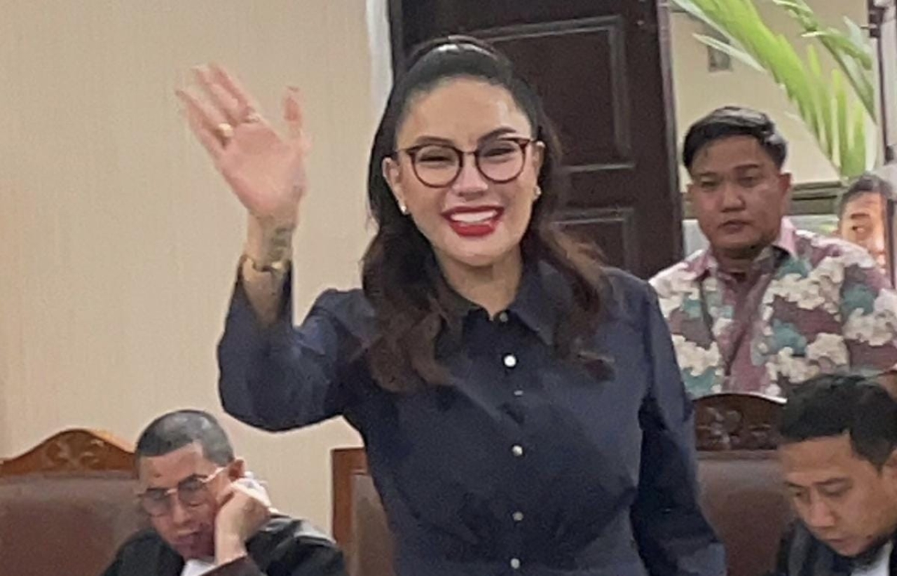 Nikita Mirzani Pamer Gaya Rambut Baru di Sidang Pengadilan, Apa Namanya?