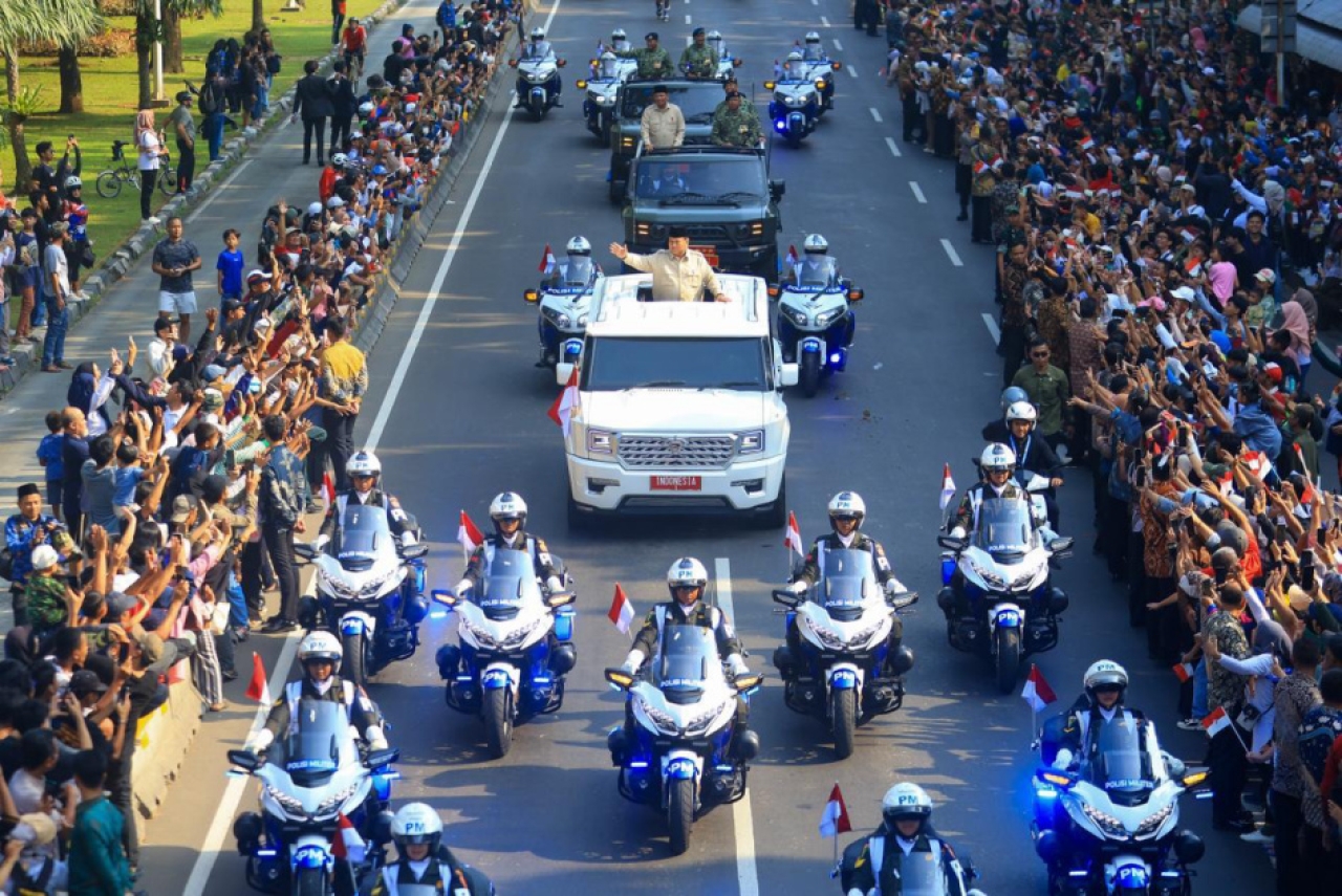 Rangkaian dari Istana ke Monas bukan sekadar prosesi seremonial, melainkan simbol persatuan antara pemimpin, prajurit, dan rakyat. Foto ist
