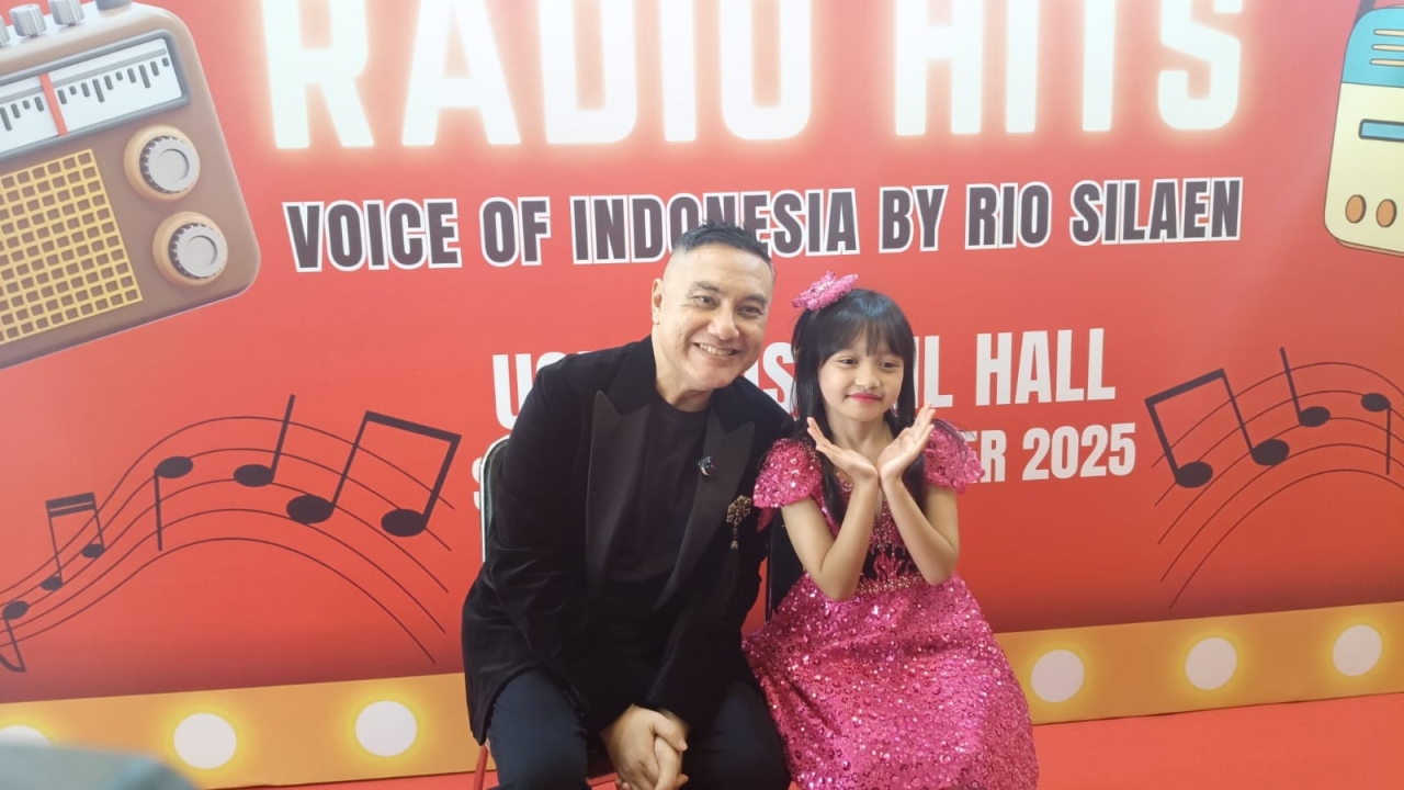 Penyanyi cilik Richelle Cherish, yang baru berusia 8 tahun, menyita perhatian dunia musik Indonesia dengan mini album "Negeriku Indonesia" karya vocal coach Rio Silaen.